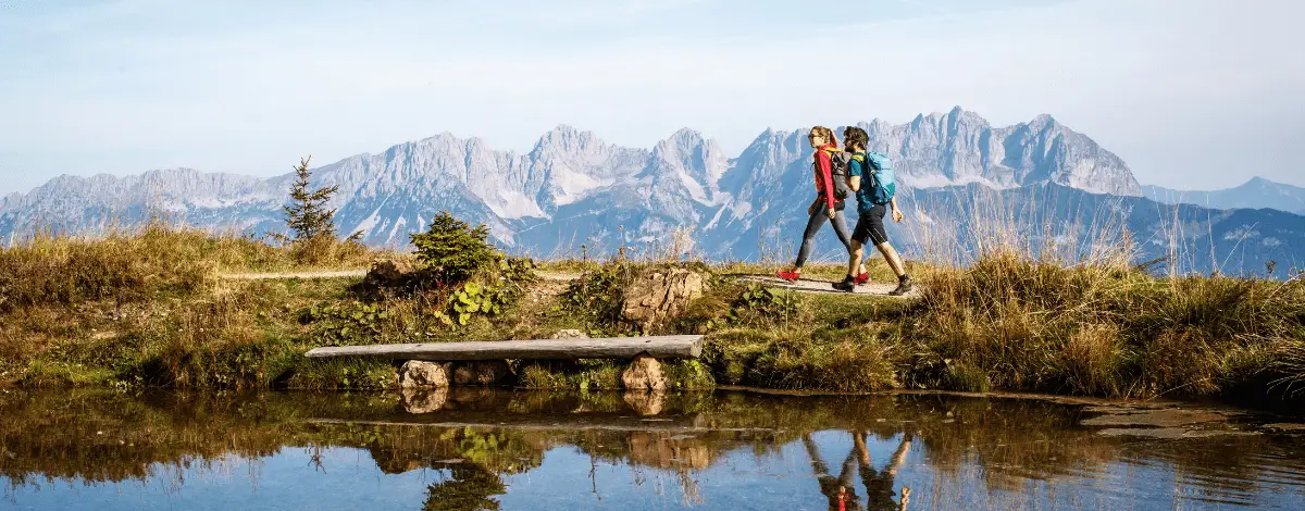 OUTSIDEstories Unterwegs-Tipp KAT Walk, Wanderer auf dem KAT Walk in den Kitzbüheler Alpen