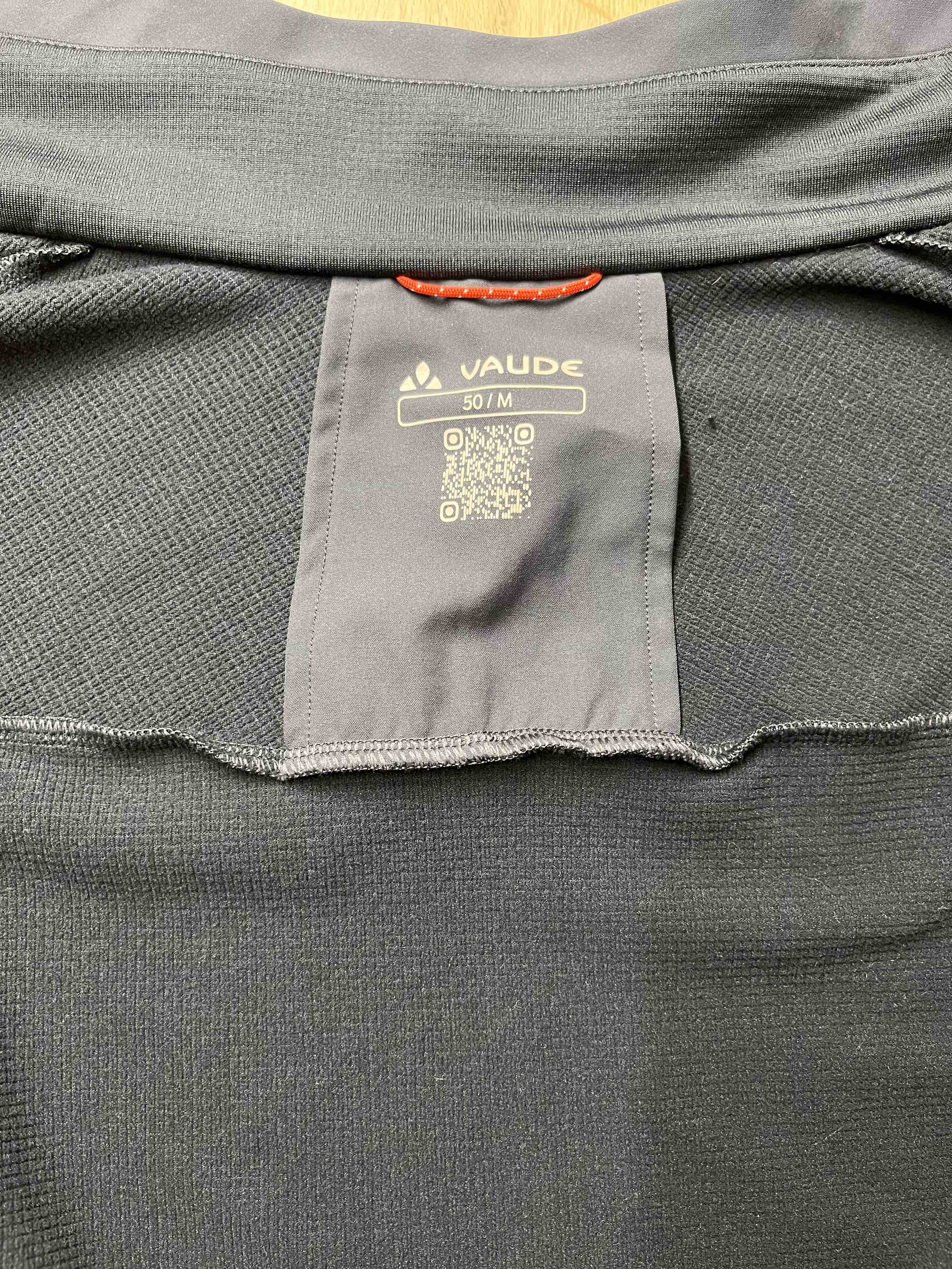 Innenseite der Jacke mit Wabenstruktur