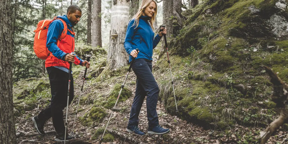 02_Wanderstöcke geben dir mehr Stabilität und entlasten deine Knie_TATONKA_min