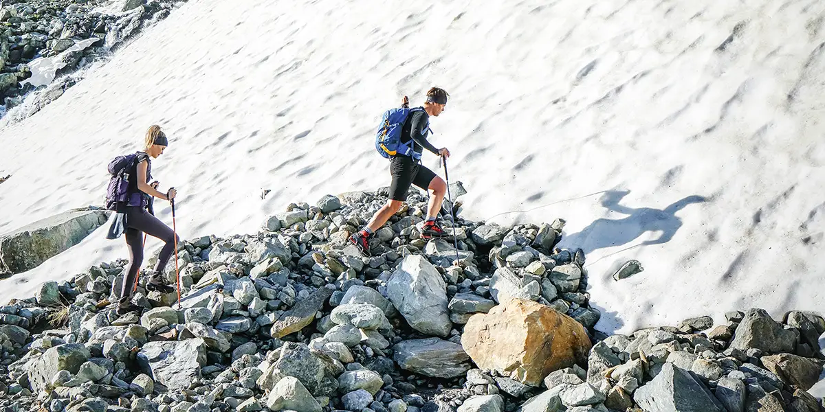 Steile Schneefelder und felsiges Gelände - kein Problem mit robusten Spikes_Koch alpin