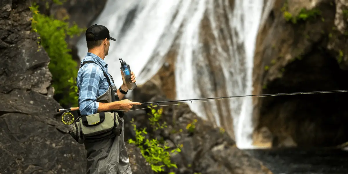 05_Damit dein Wasserfilter perfekt funktioniert, solltest du ihn gut pflegen und hin und wieder mit einer Rückspülspritze reinigen_LifeStraw_min