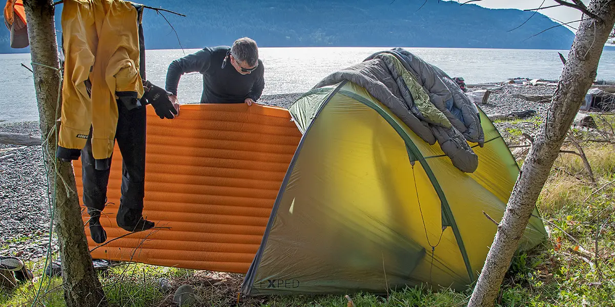 05_Komfortable Lösung für gemeinsame Outdoor-Abenteuer - die Isomatte für zwei Personen_Exped_Kaj Bune
