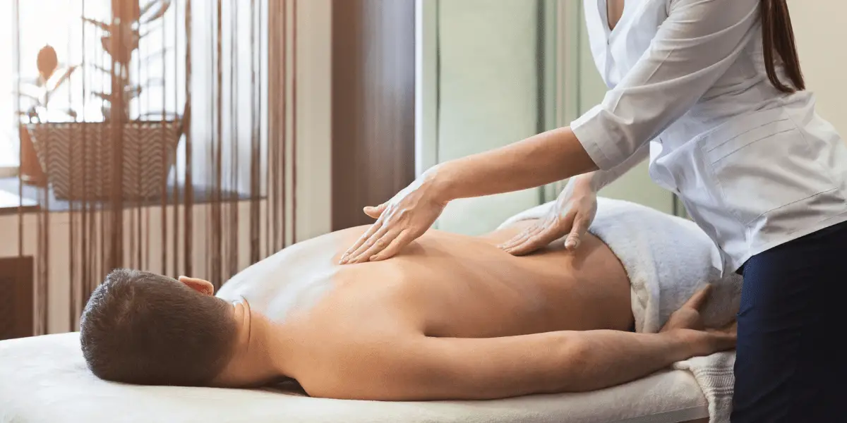07_Eine Massage hilft deinen Muskeln dabei sich schneller und effektiver von der Belastung im Training zu erholen