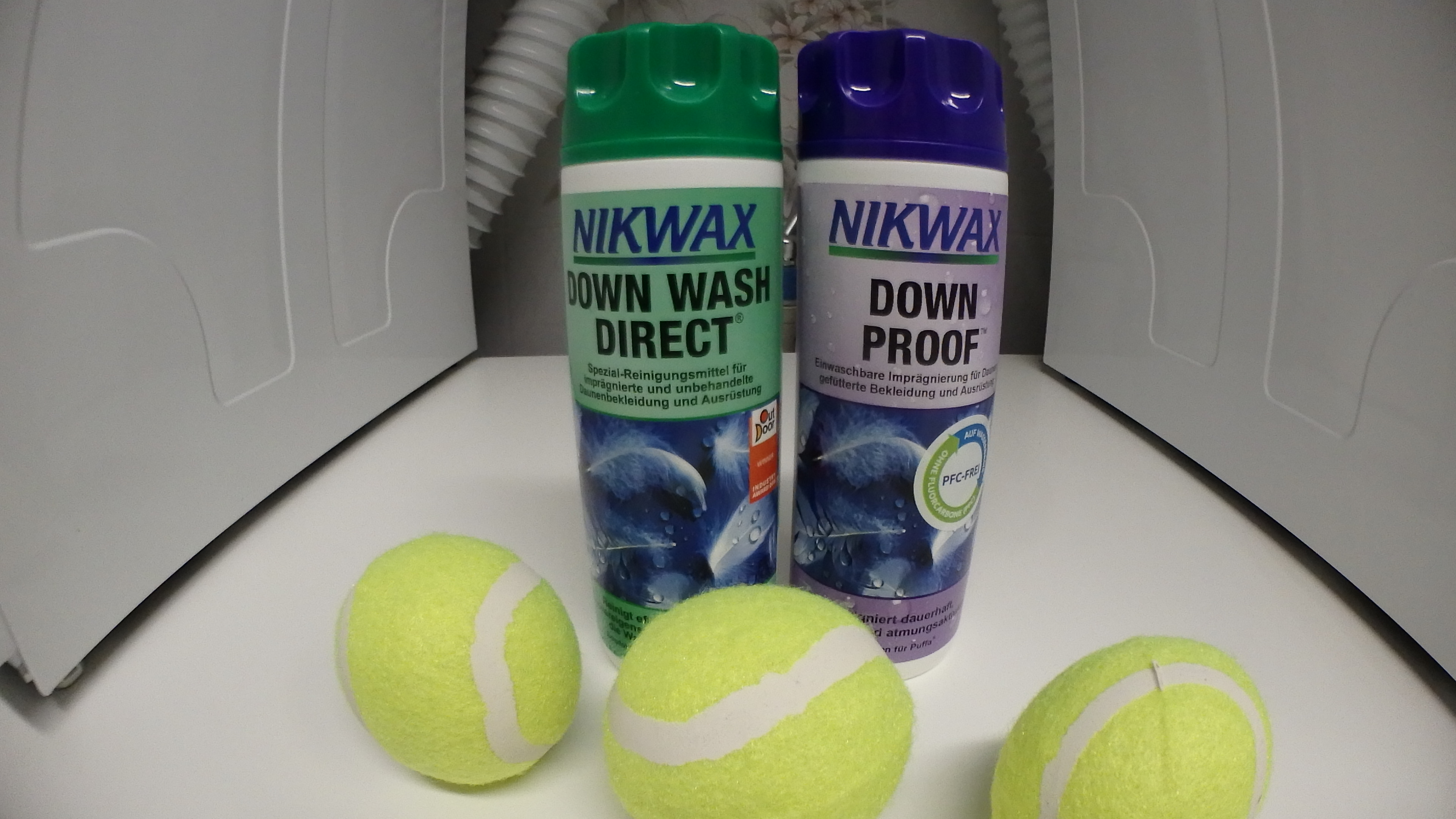 mit Tennisbällen