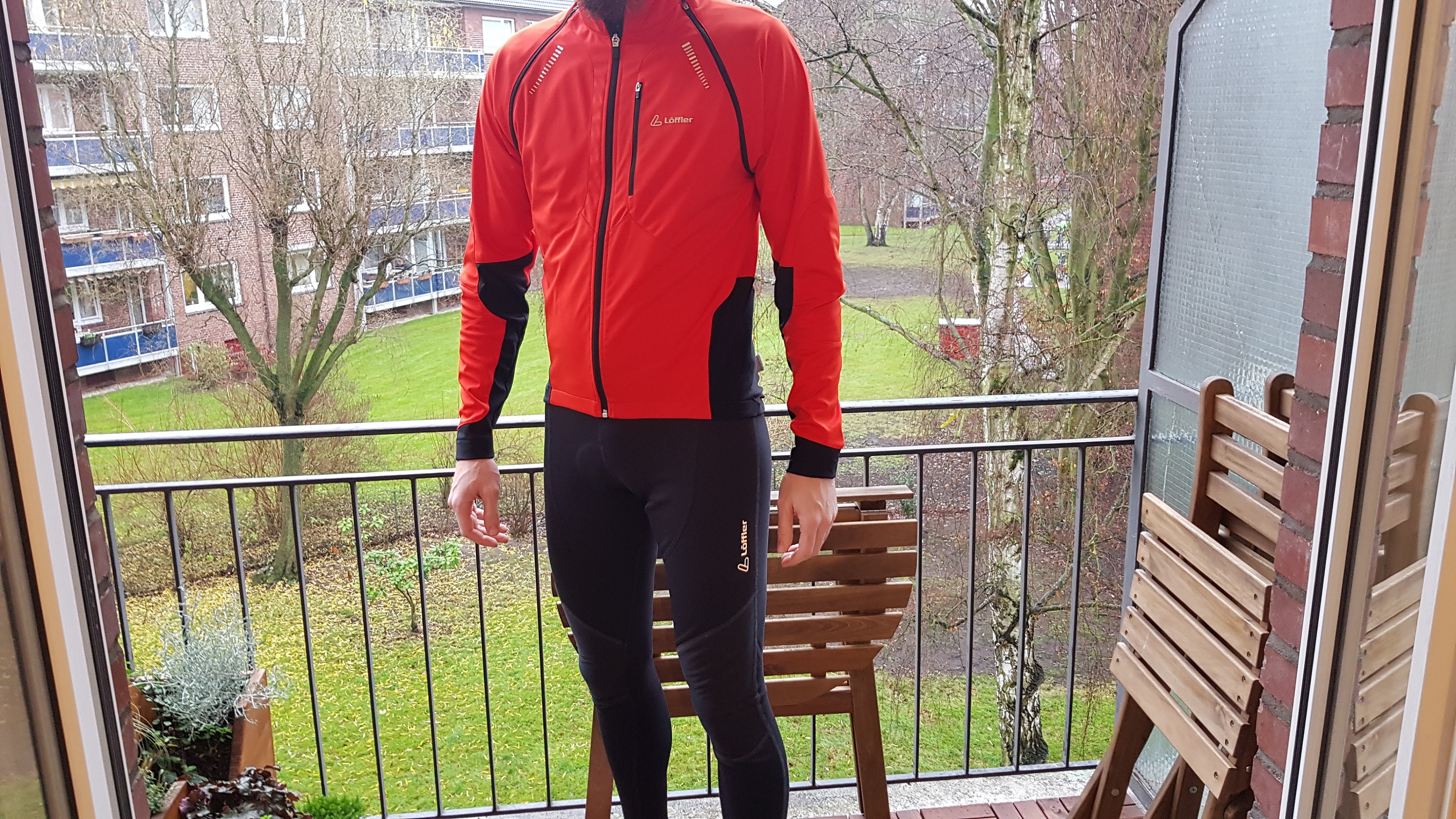 als Kombi mit Fokus auf der Hose
