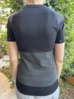 Der kompetente OUTSIDEstories-Test: Das Falke Backpack-ready Damen Tight Fitshirt Wool-tech Light