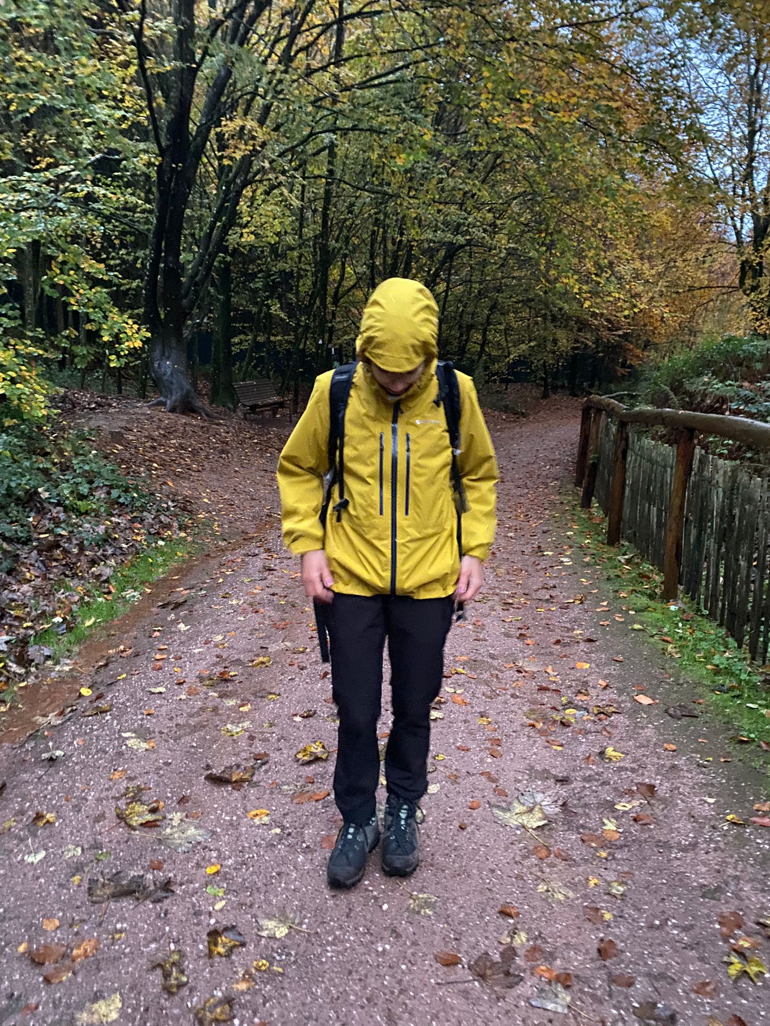 Man sieht dass die Jacke bauchig ist