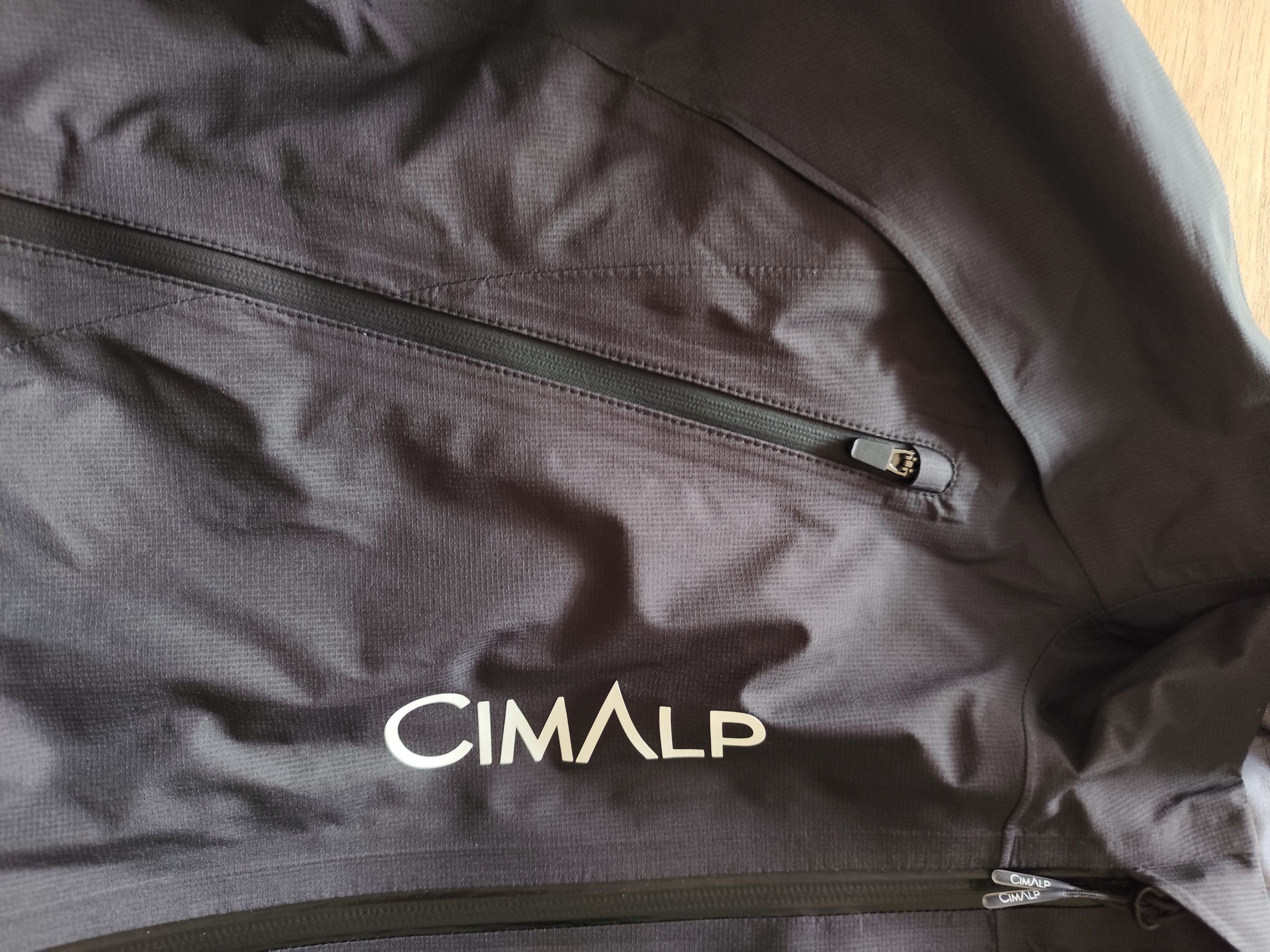 Der kompetente OUTSIDEstories-Test: Die Cimalp Storm Pro+ Trailrunningjacke