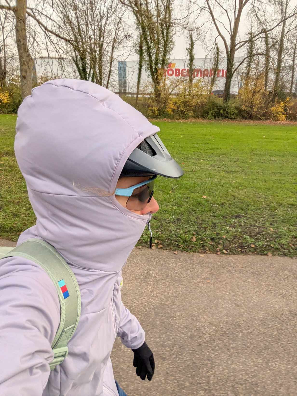 Mam sieht dass der Mund bedeckt isz