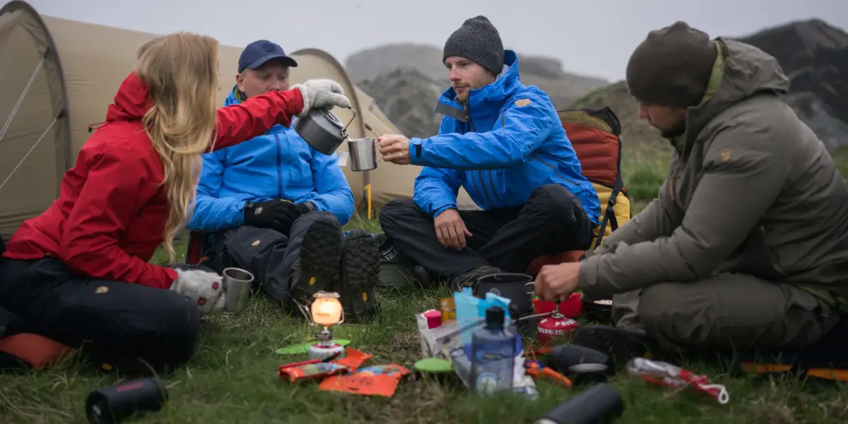 1_Genieße die Abgeschiedenheit in der Natur und erlebe die Vorzüge der Outdoorküche. Foto: Fjäll Räven