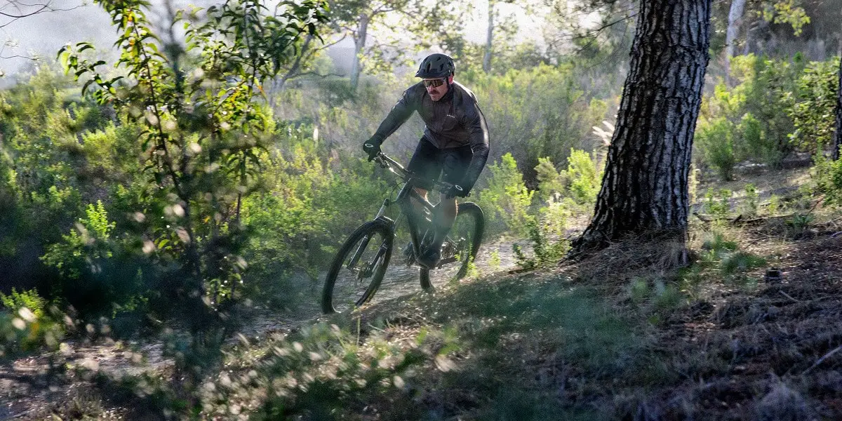 1_Schütze deine Füße vor Blasen und achte auf die richtigen Mountainbike-Socken_ Oakley-min