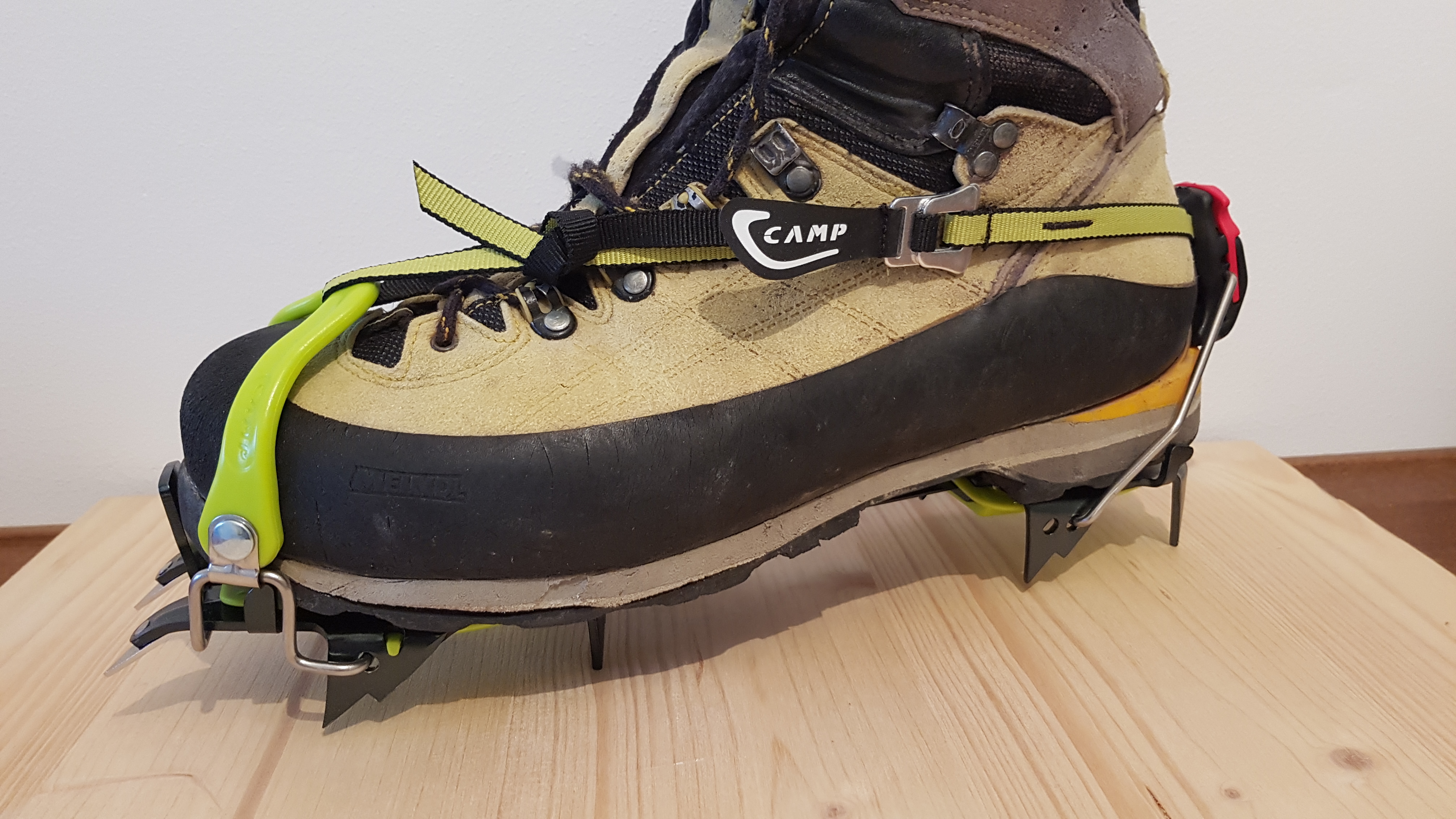 Bindung komplett am Bergstiefel