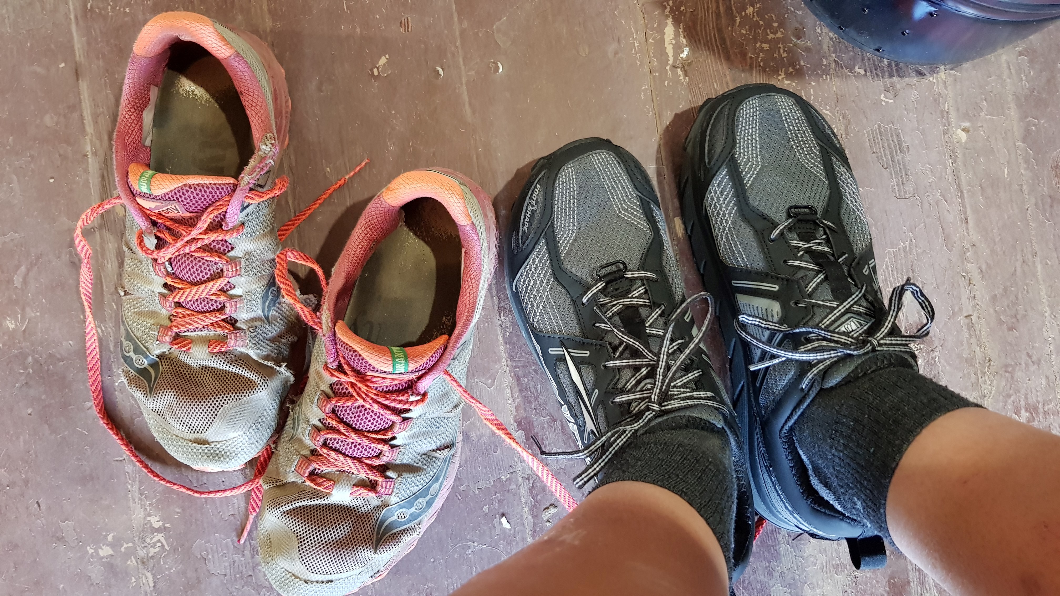 Rechts: Altra Lone Peak 3.0, Links: Die Saucony Peregrine 7 nach ca. 1000 km intensiver Nutzung