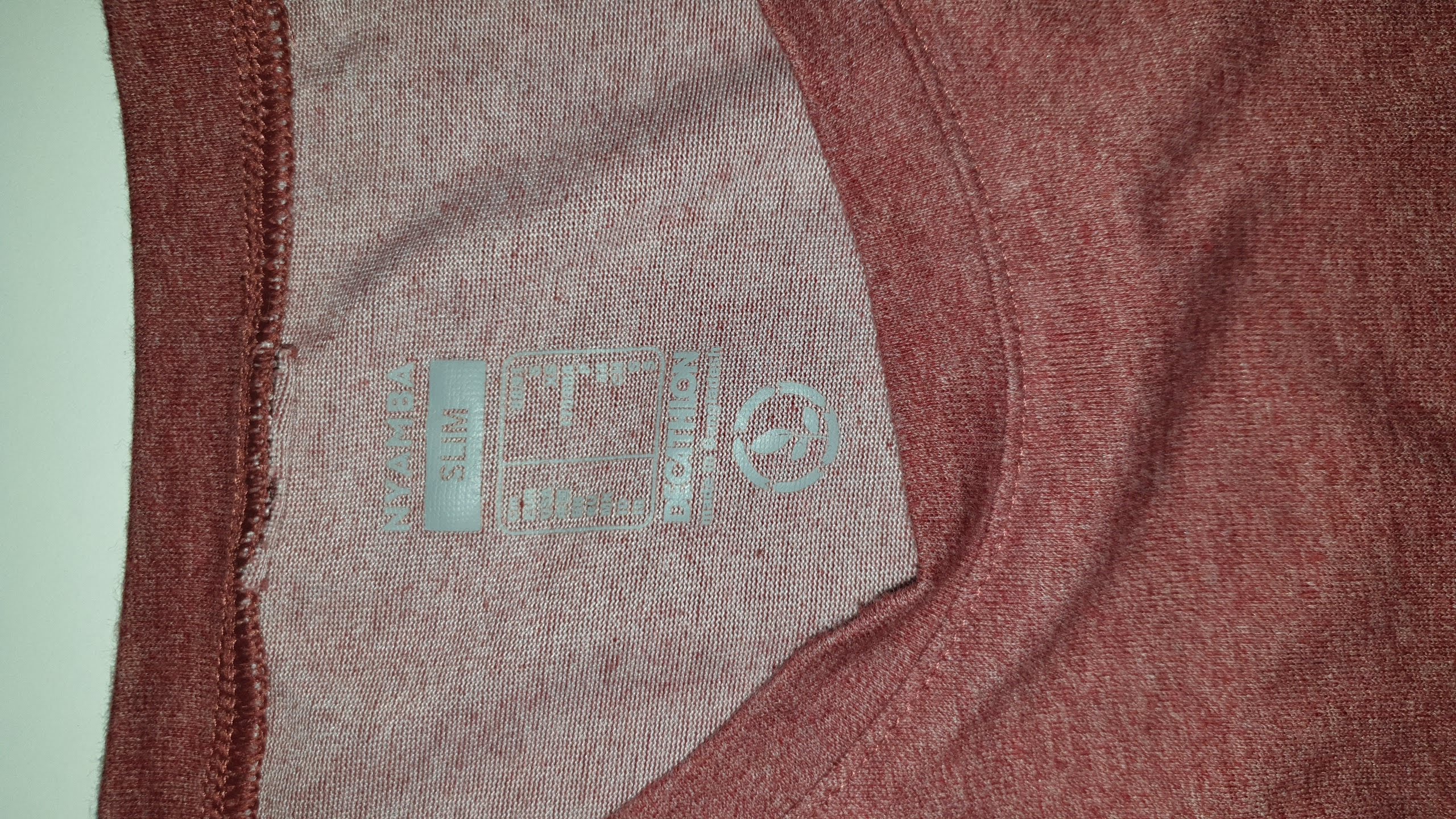 Logo im Nackenbereich