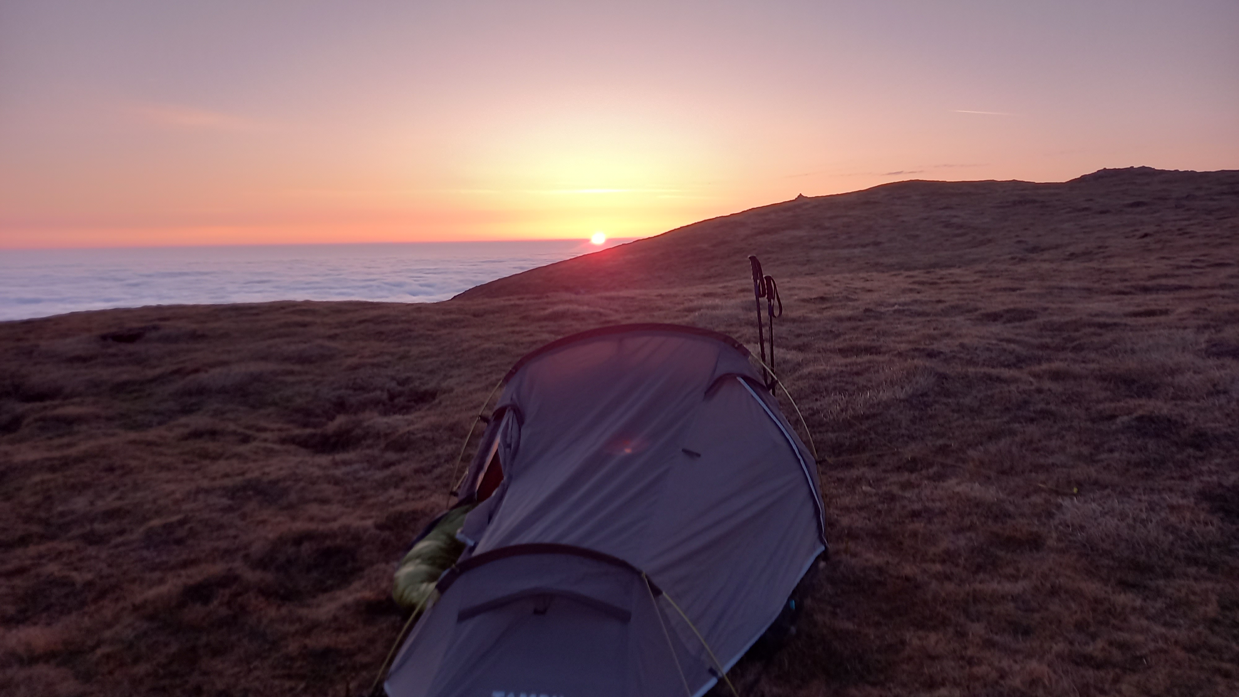 sonnenaufgang beim zelten