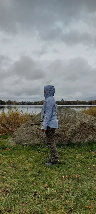 Jacke ist hinten länger geschnitten
