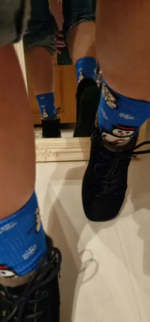 Egal ob Wandersocken, Sportsocken oder dicke Kuschelsocken, die Barfußboots mögen jedes Fusskleid. 