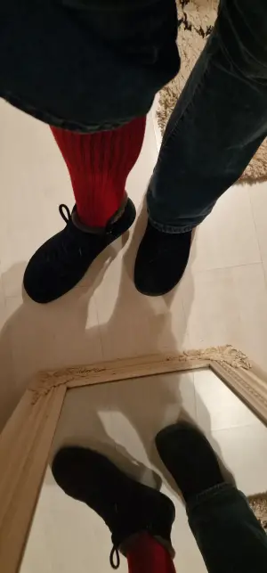 Mit Wandersocken auch auf der Arbeit. Eine tolle Kombi für das optimale Fuß Klima!