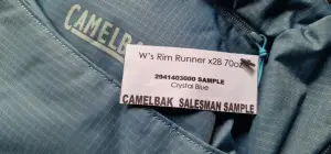 Die Produktplakette ist simpel.