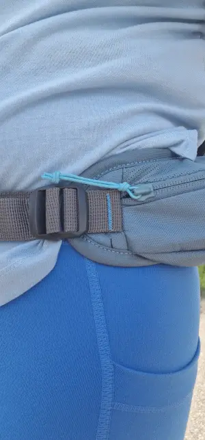 Der Hüftgurt passt gut und sitzt selbst bei meinen 180cm auf der Hüfte.