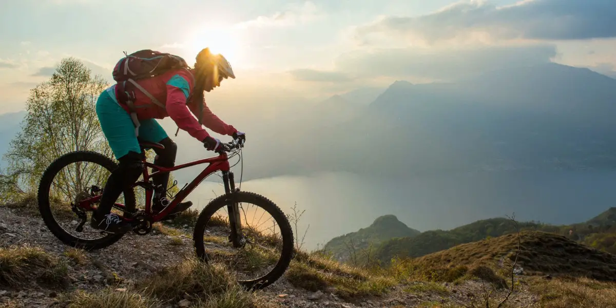 Genieße holprige Abfahrten mit der richtigen Polsterung. Foto: Vaude