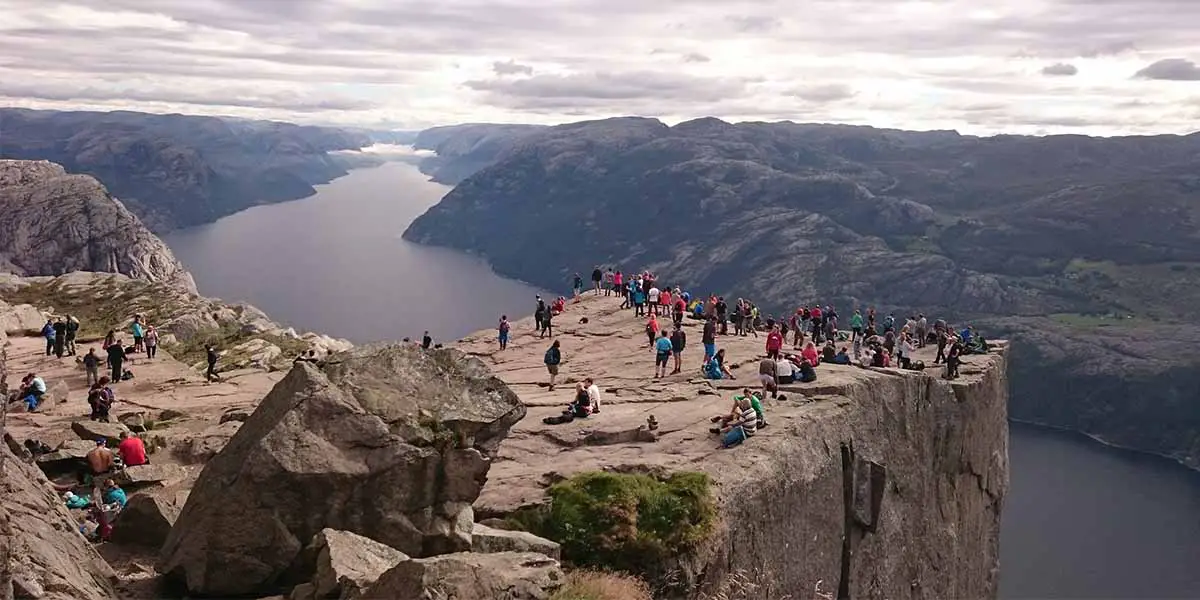 2_wanderungen_norwegen_Ausblick Preikestolen_KristinaBieda-min