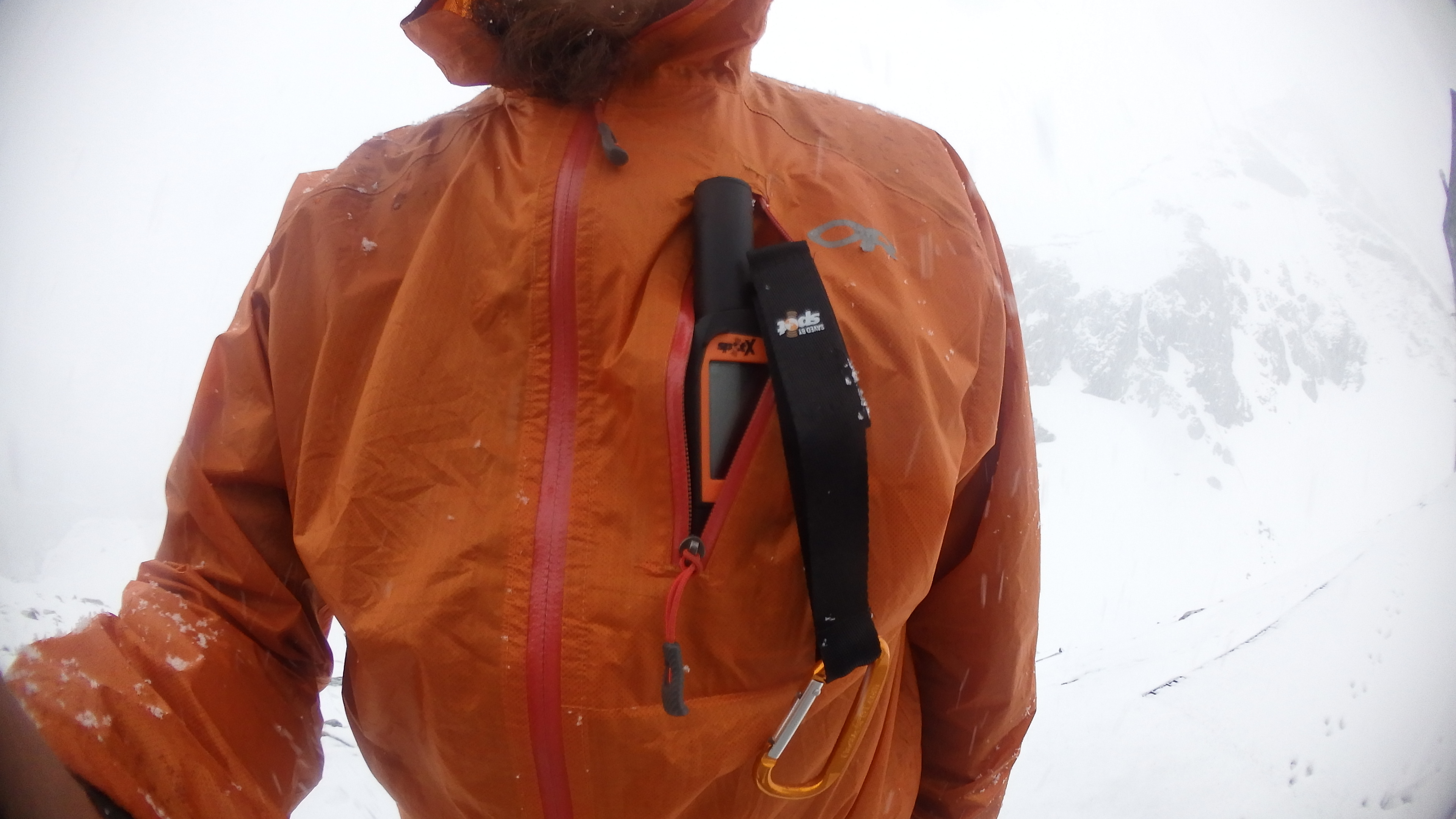in der Regenjackenbrusttasche