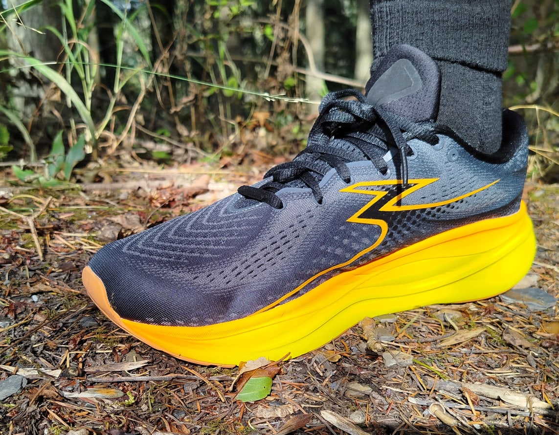 361° Ventus 2 mit Modellschriftzug im herbstlichen Laub