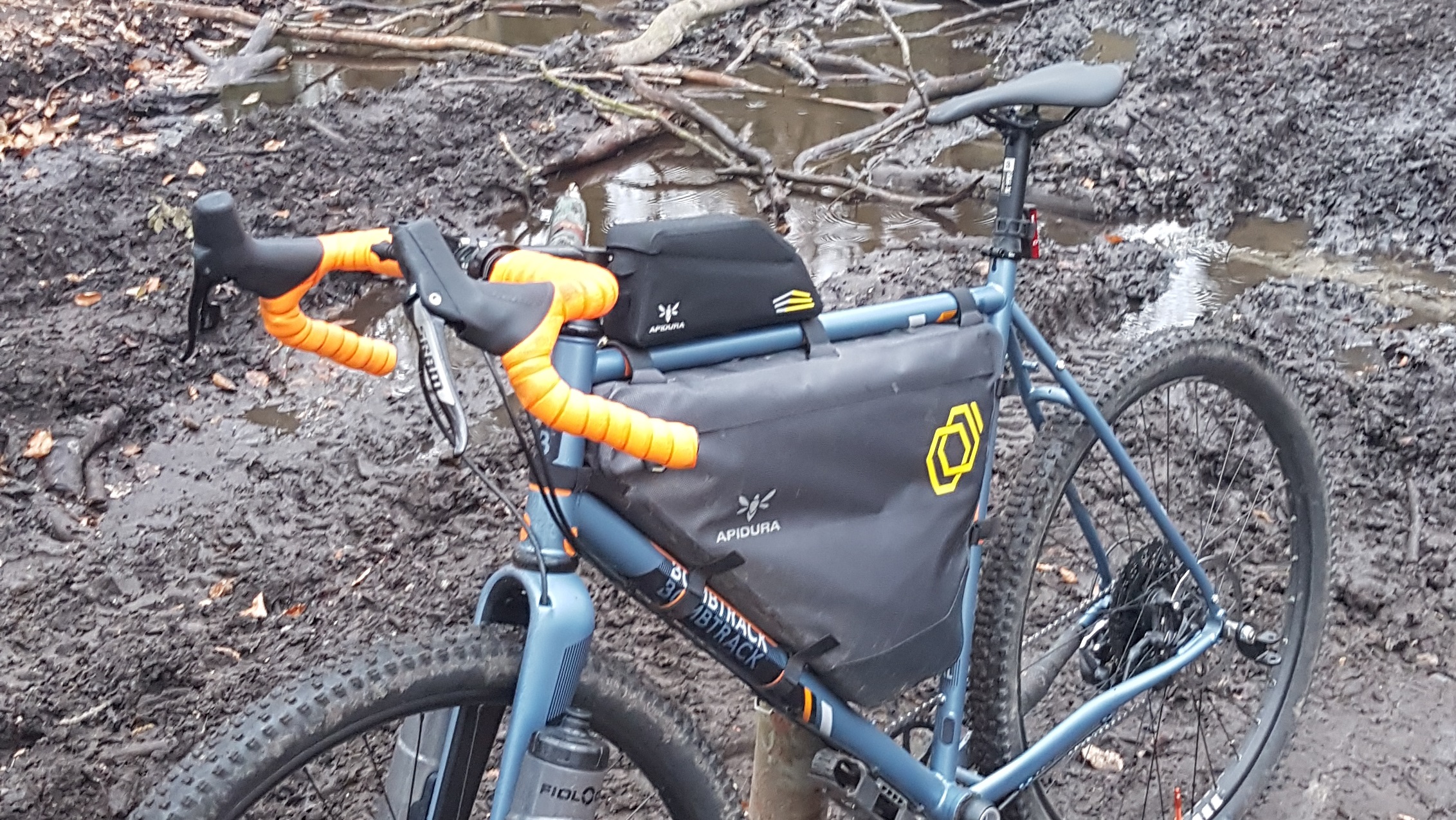 Monster-Gravel-Bike im Schlamm