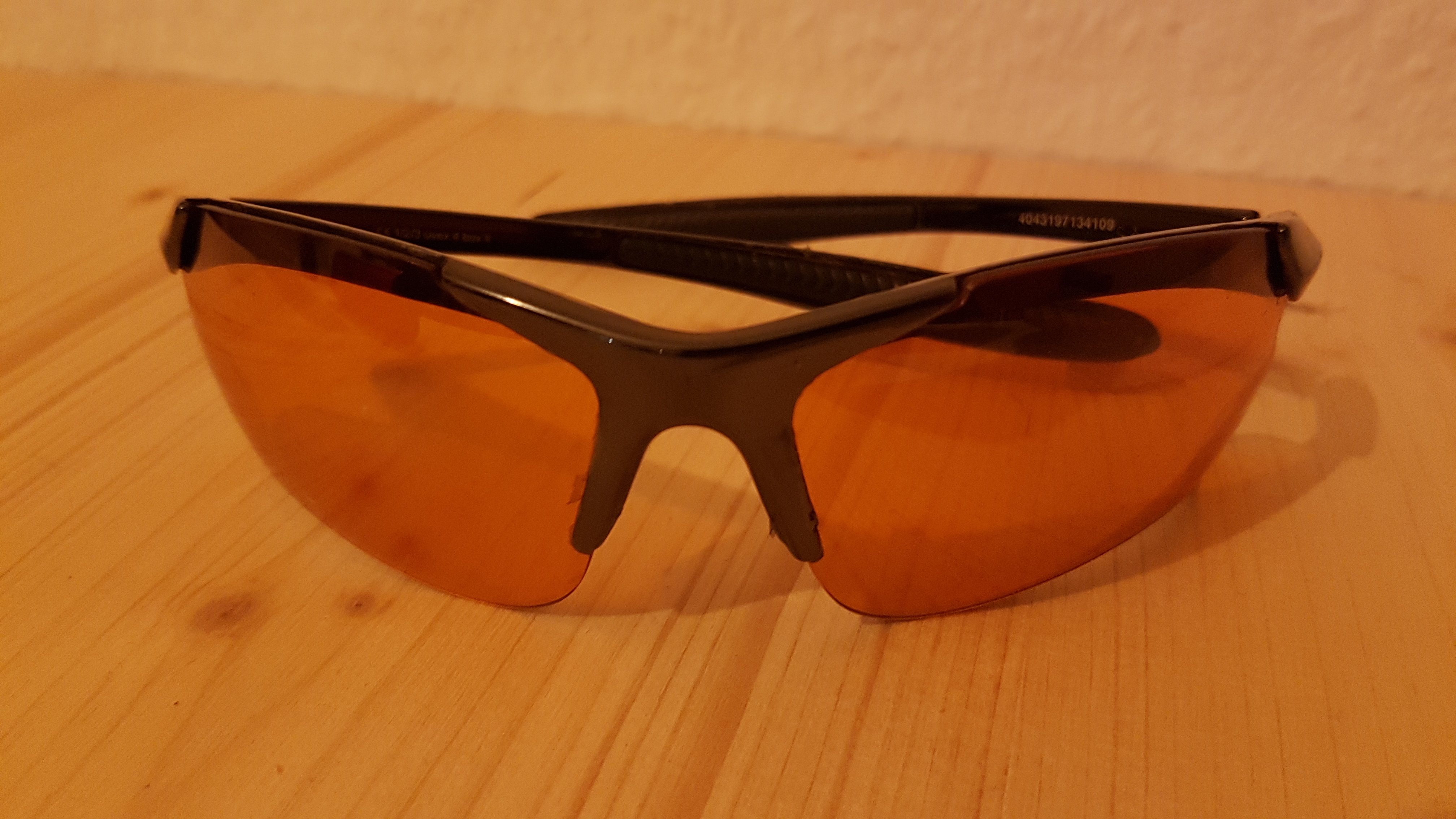 Brille zusammengesetzt