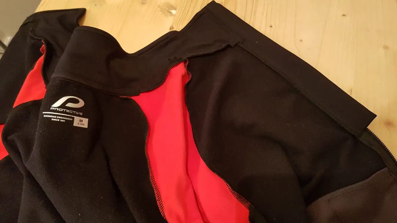 Kragen und Reisverschluss Abdeckleiste von innen
