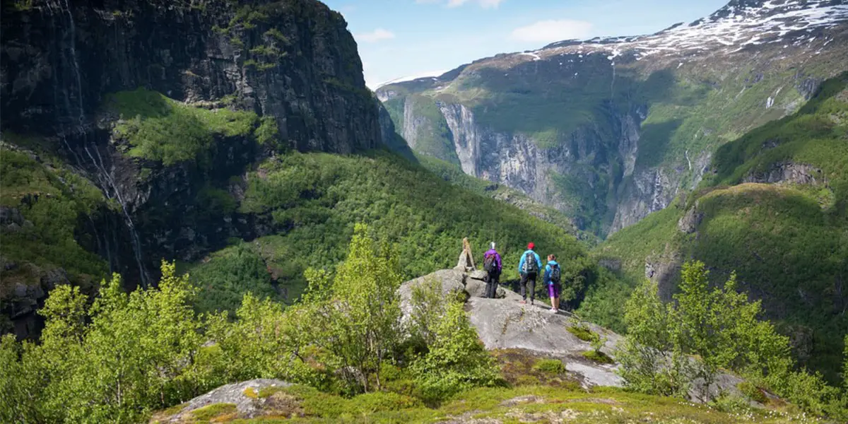 4_wanderungen_fjord_norwegen_Aurlandsdalen_Sverre_Hjørnevik-min