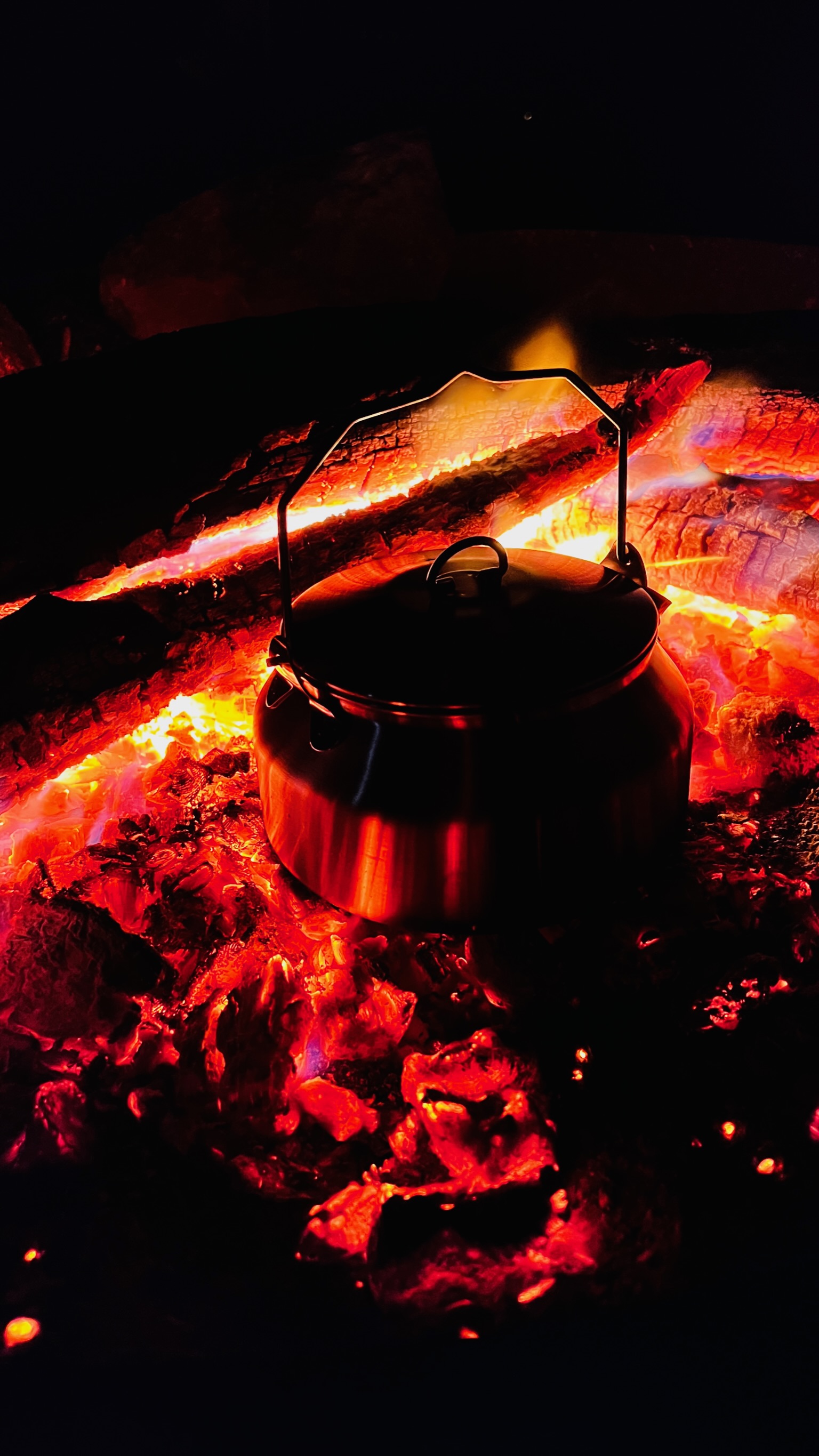 Teekessel im Feuer