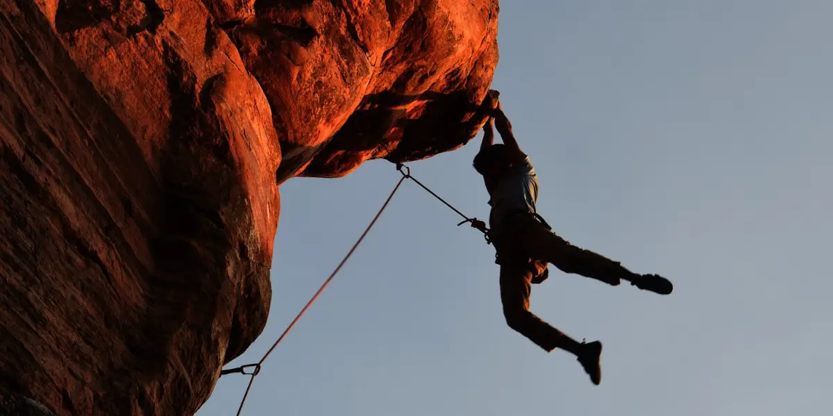 5_Viel Spaß beim Abhängen in deinem Klettergurt_Petzl-min