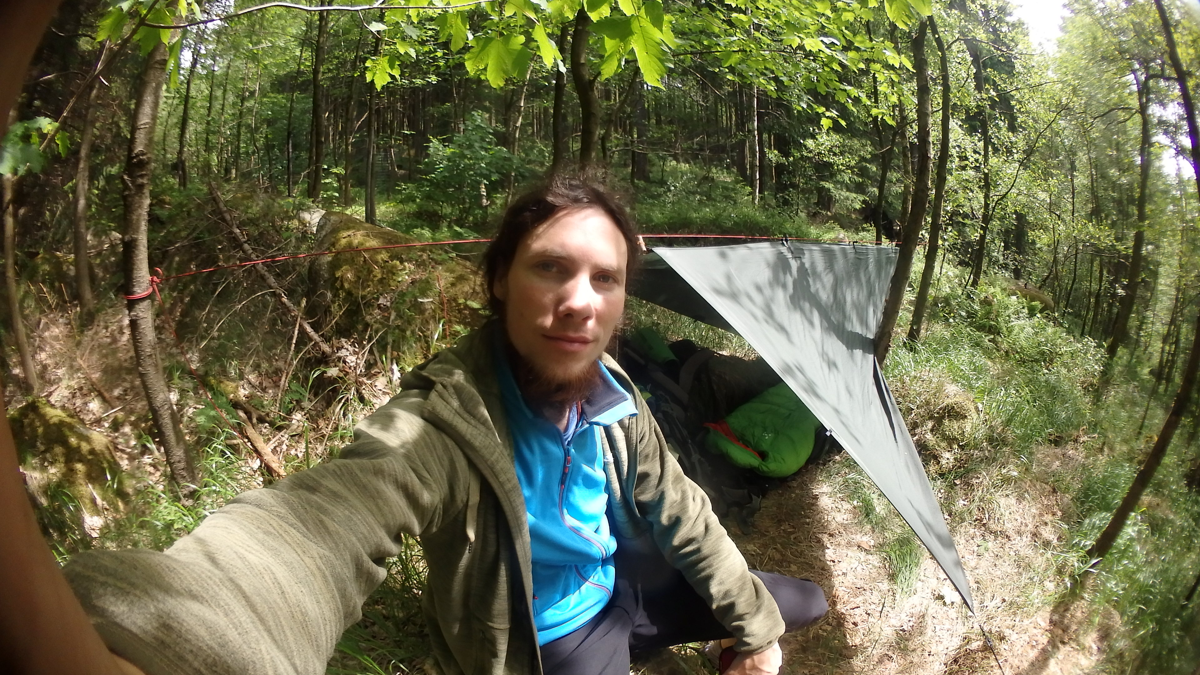 im Wald mit Polartec Fleece drüber