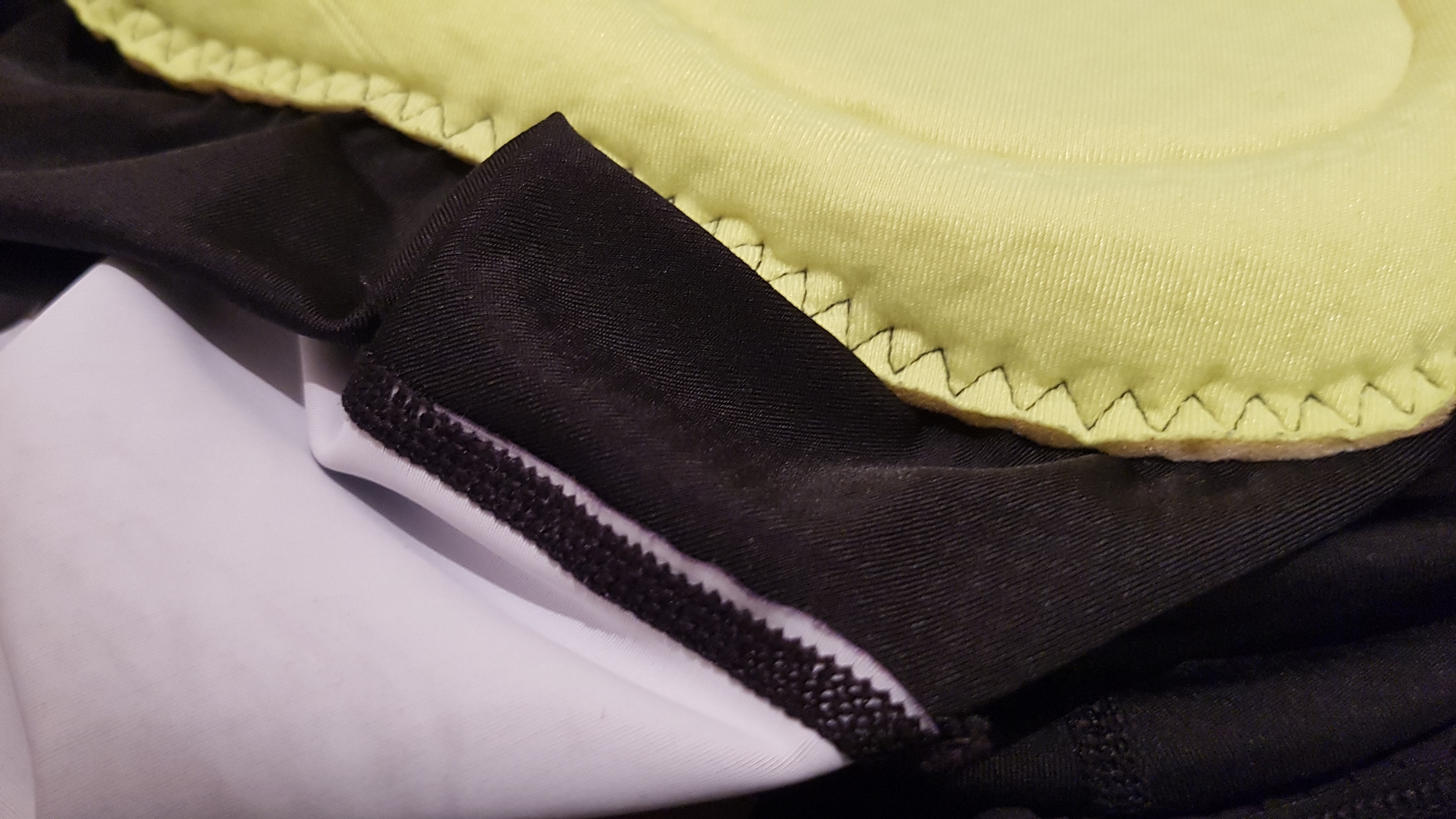 Detailaufnahme Polsterrand und Flachnaht