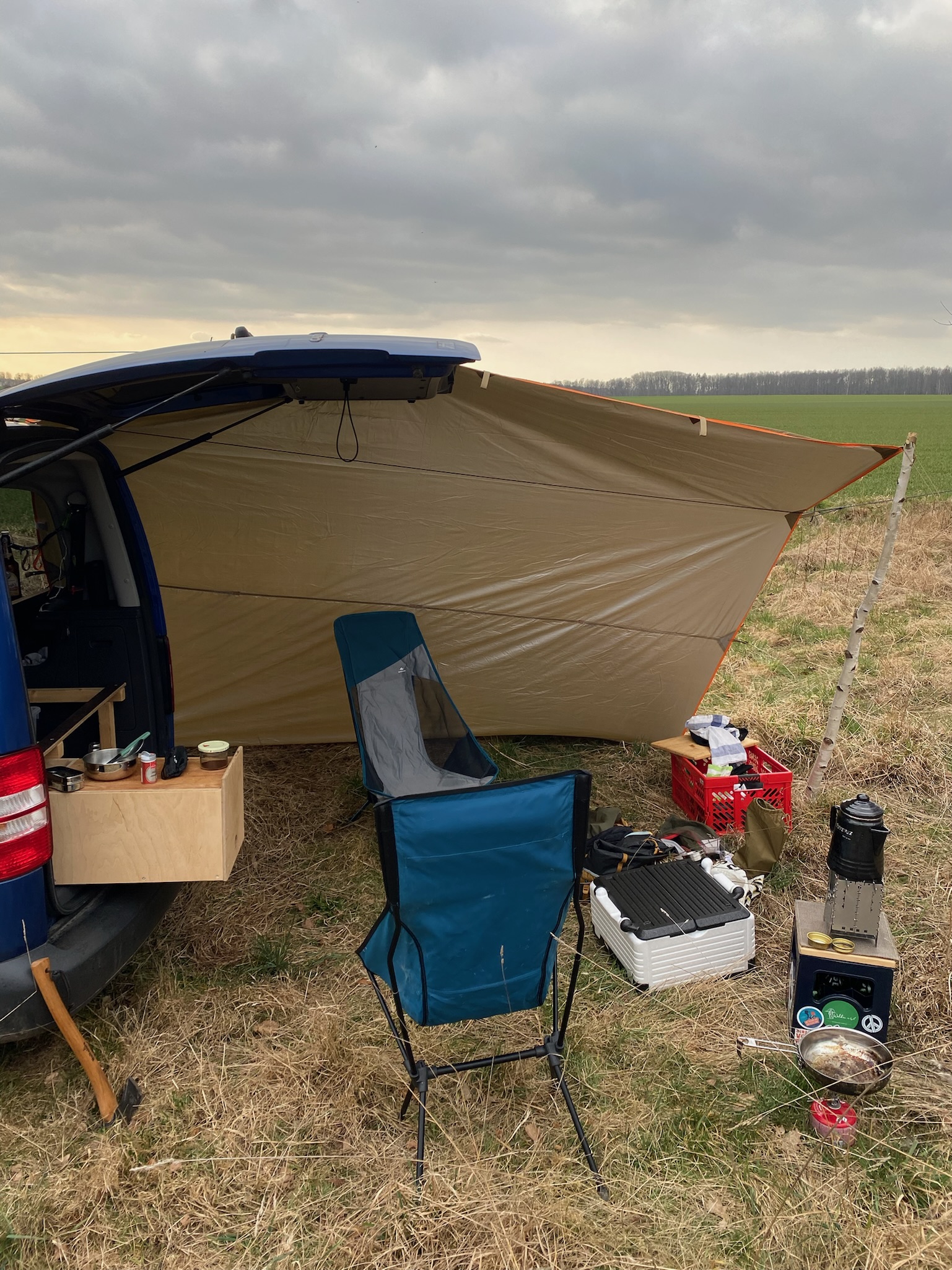Auto-Camping Tarpaufbau