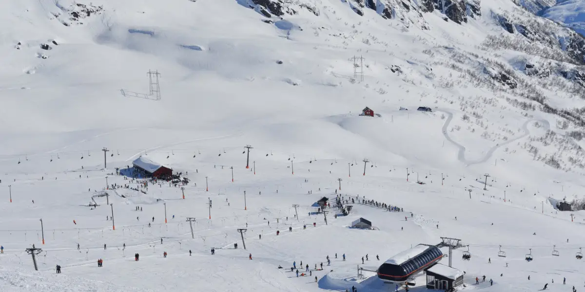 OUTSIDEstories Unterwegs Tipp: Skifahren in Fjord Norwegen_Røldal_Skisenter-min