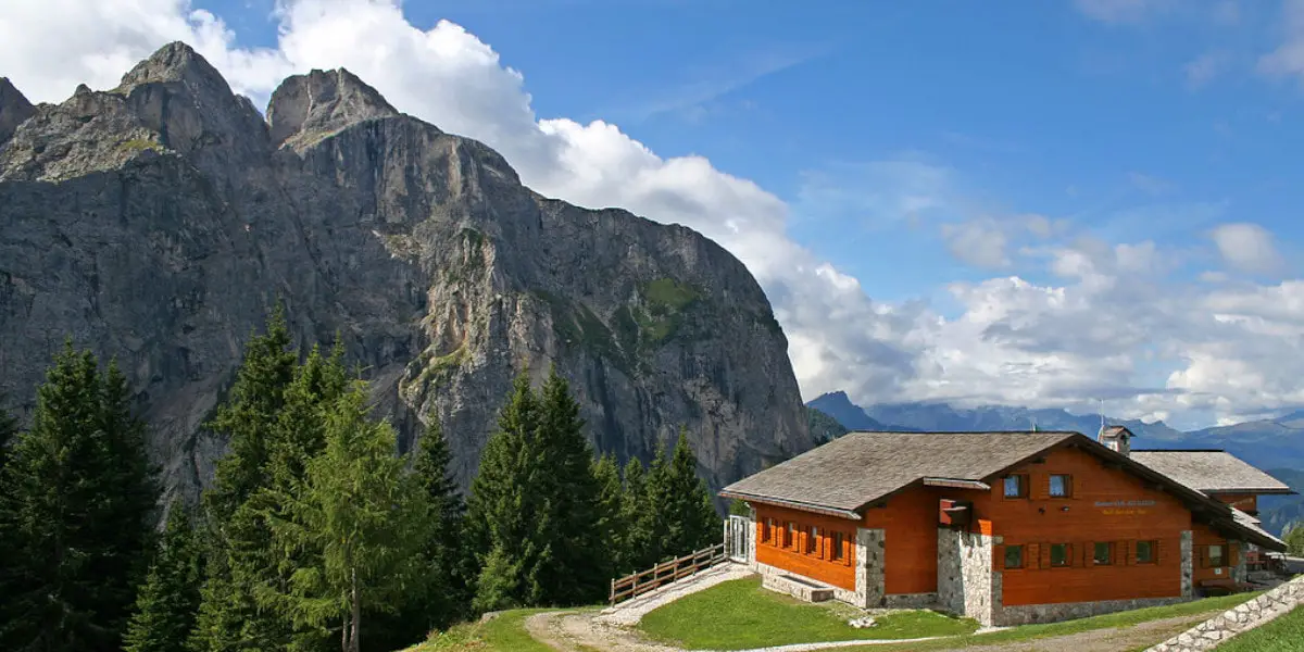 Region Belluno 7_Das Civetta-Massivs gilt als bekannteste Felsformation der Dolomiten. Ein Muss auf den Wandertouren_Tourismusverband San Tomaso Agordino-min