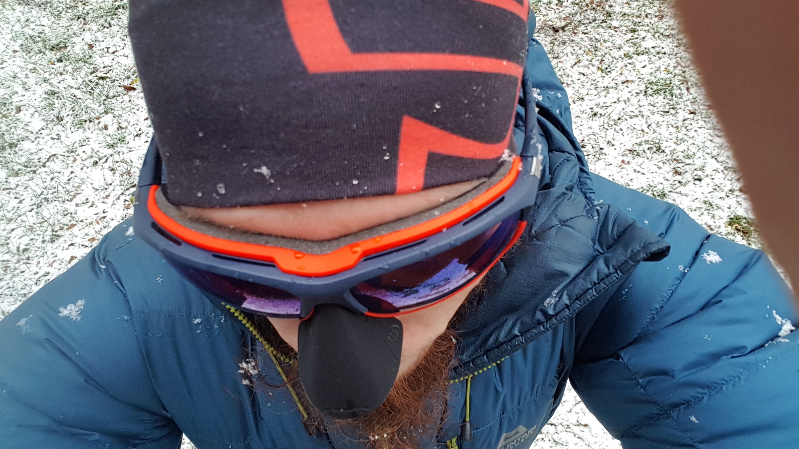 zusammengesetzt im Schnee von Oben
