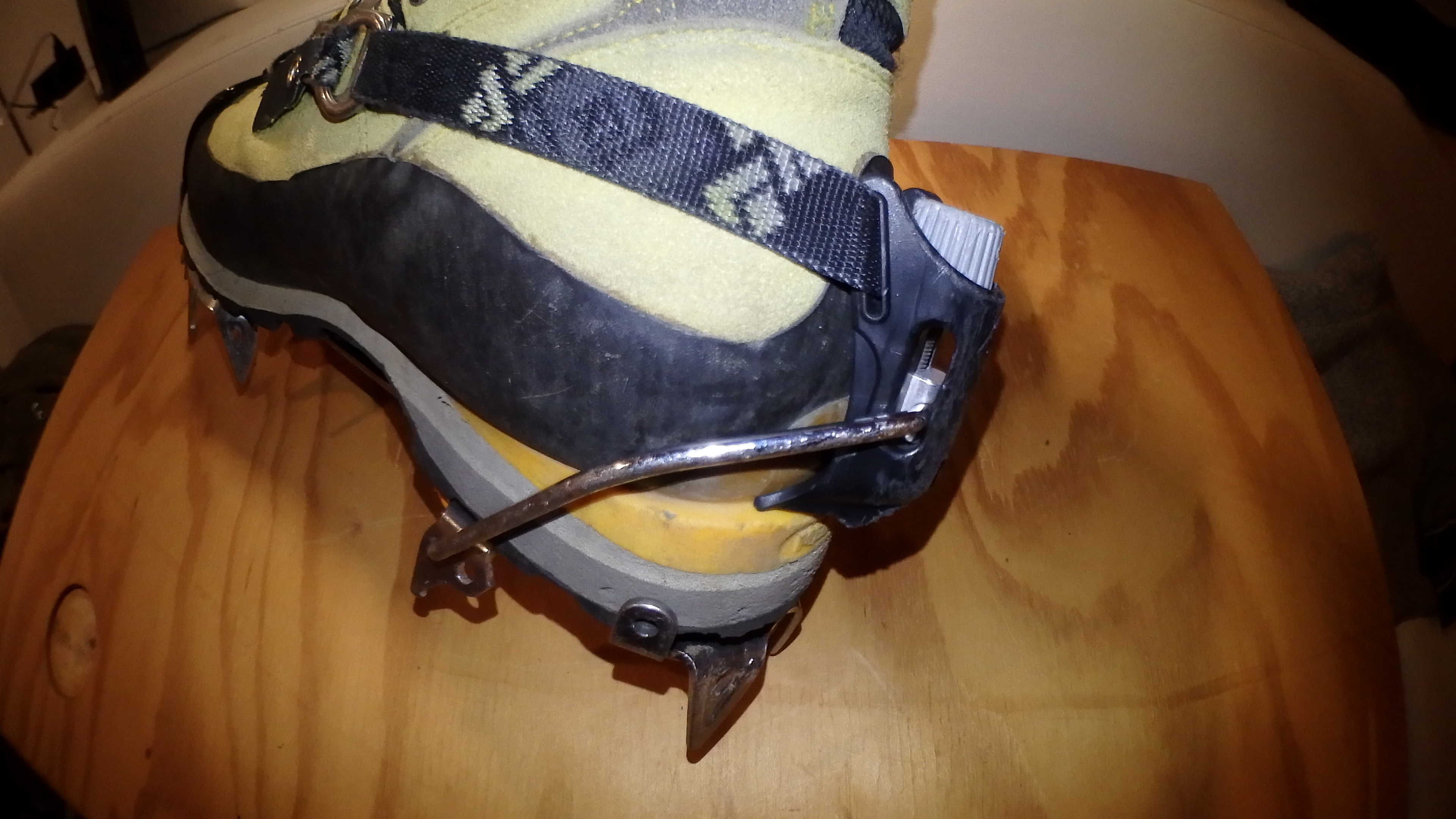 Steigeisen mit Kipphebel hinten