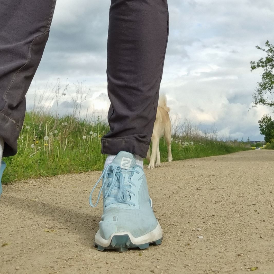 Bei Knieproblemen ist es umso wichtiger, einen guten Schuh mit Dämpfung zu tragen