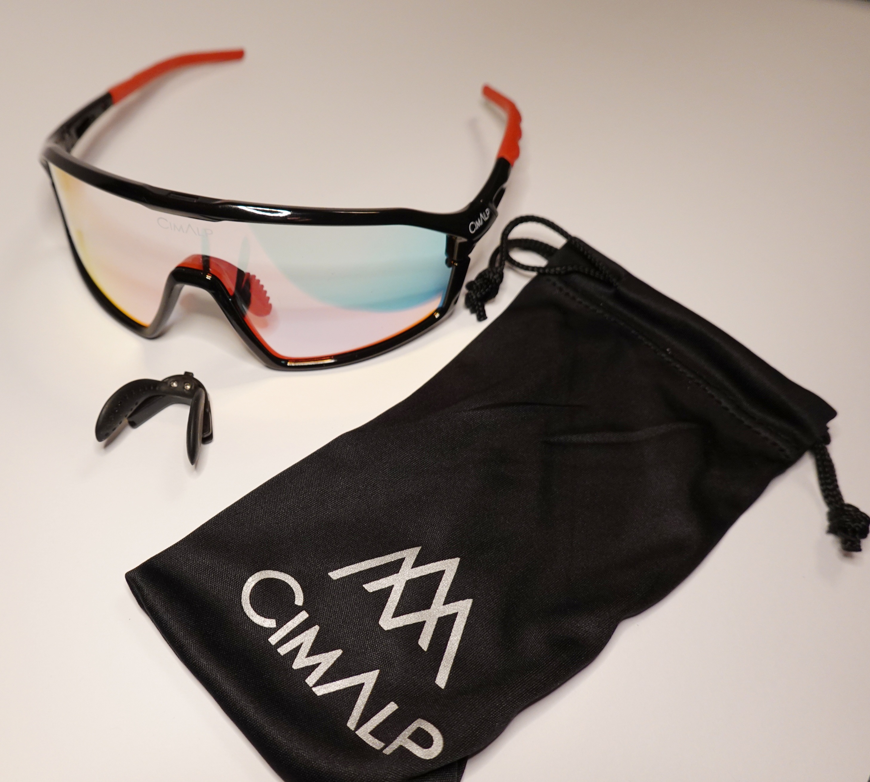 Brille und Lieferumfang