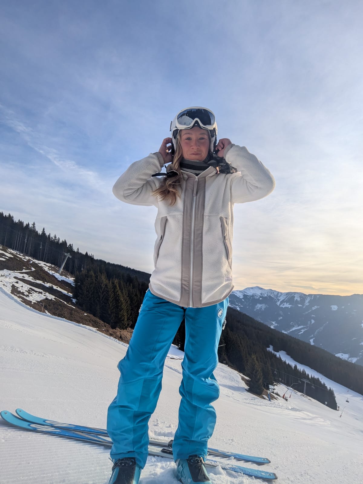 Auch bei Skitouren ist sie ein guter Begleiter und hält einen schön warm.