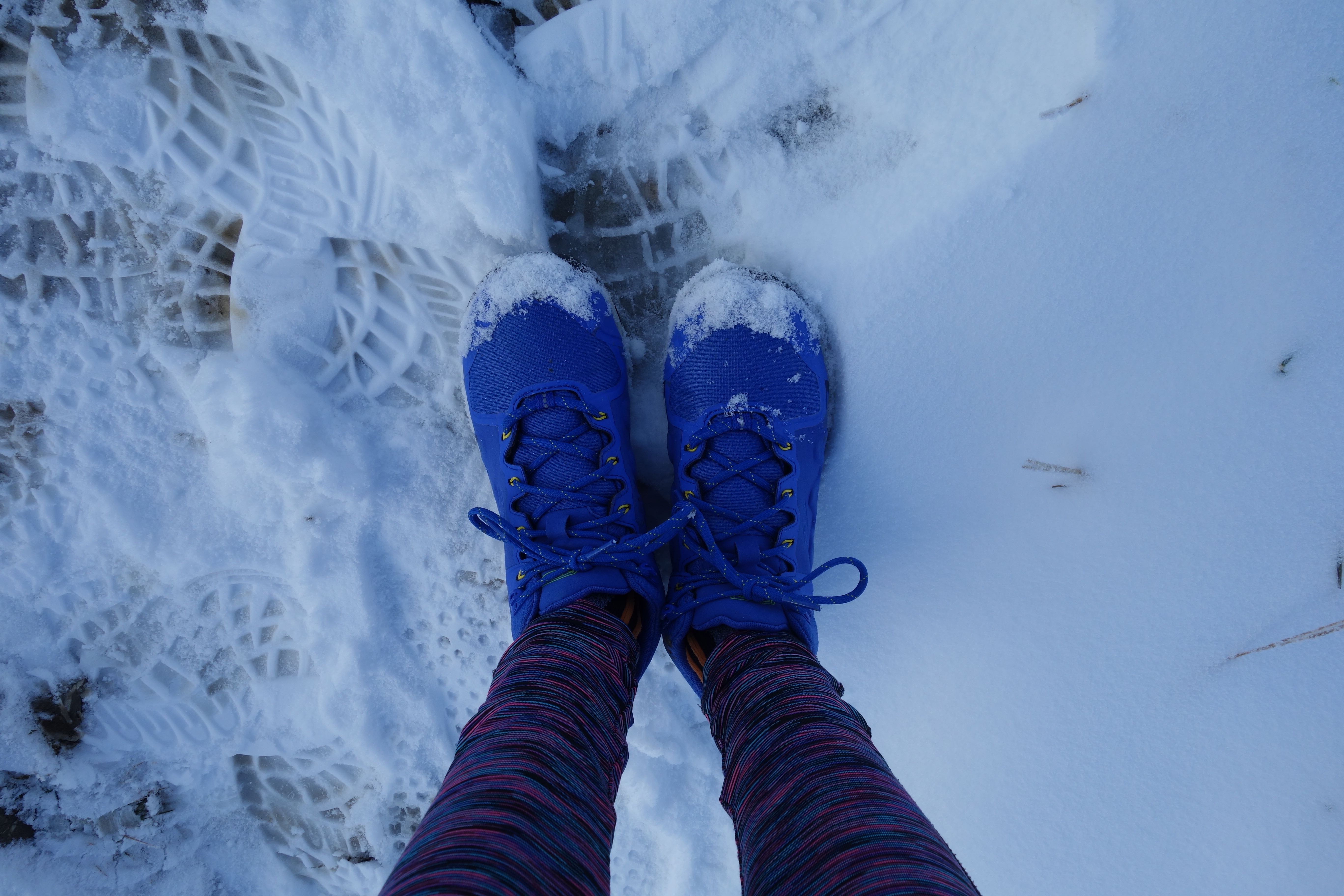 Die Schuhe im Schnee