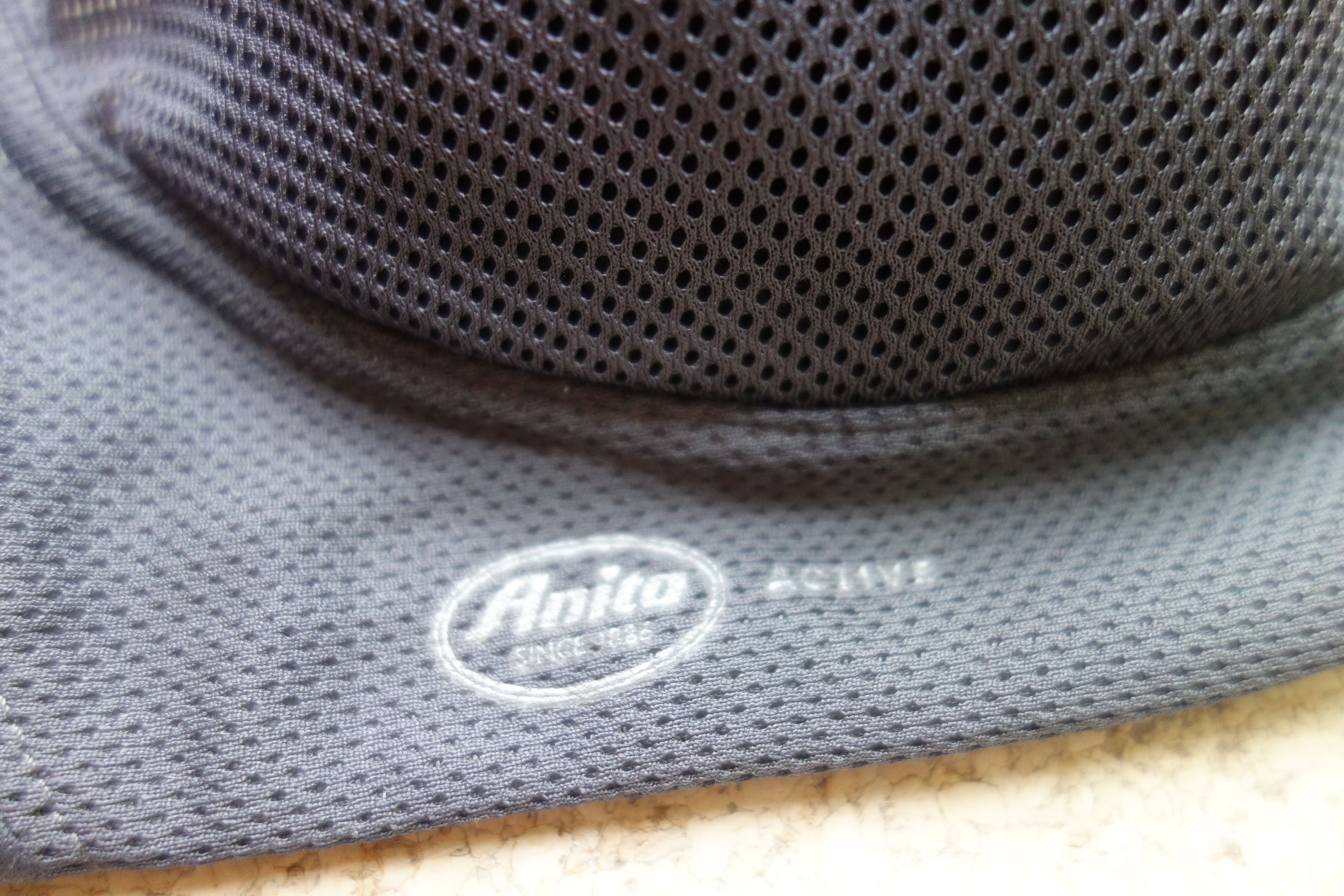 Das Logo auf dem BH
