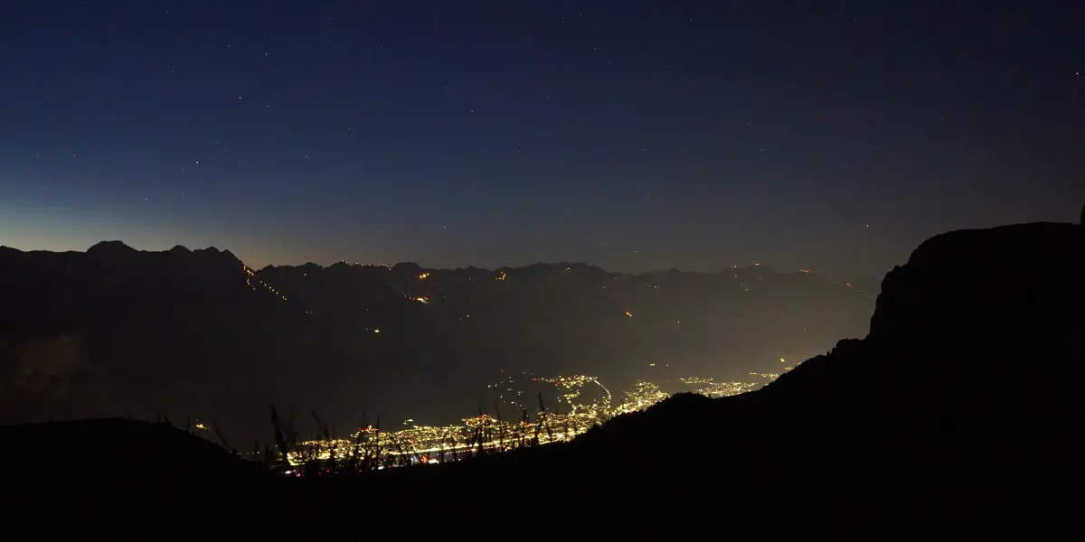Sonnwendfeuer über Innsbruck