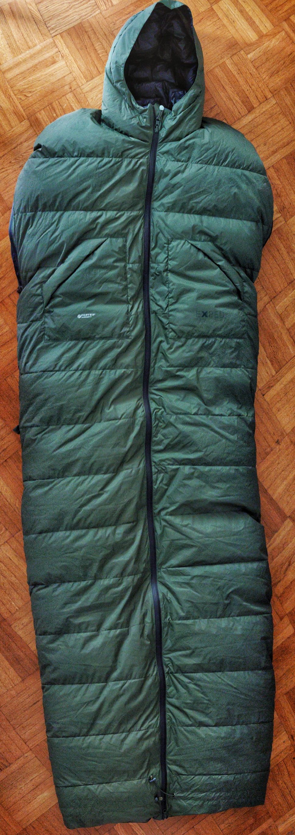 Schlafsack ausgebreitet