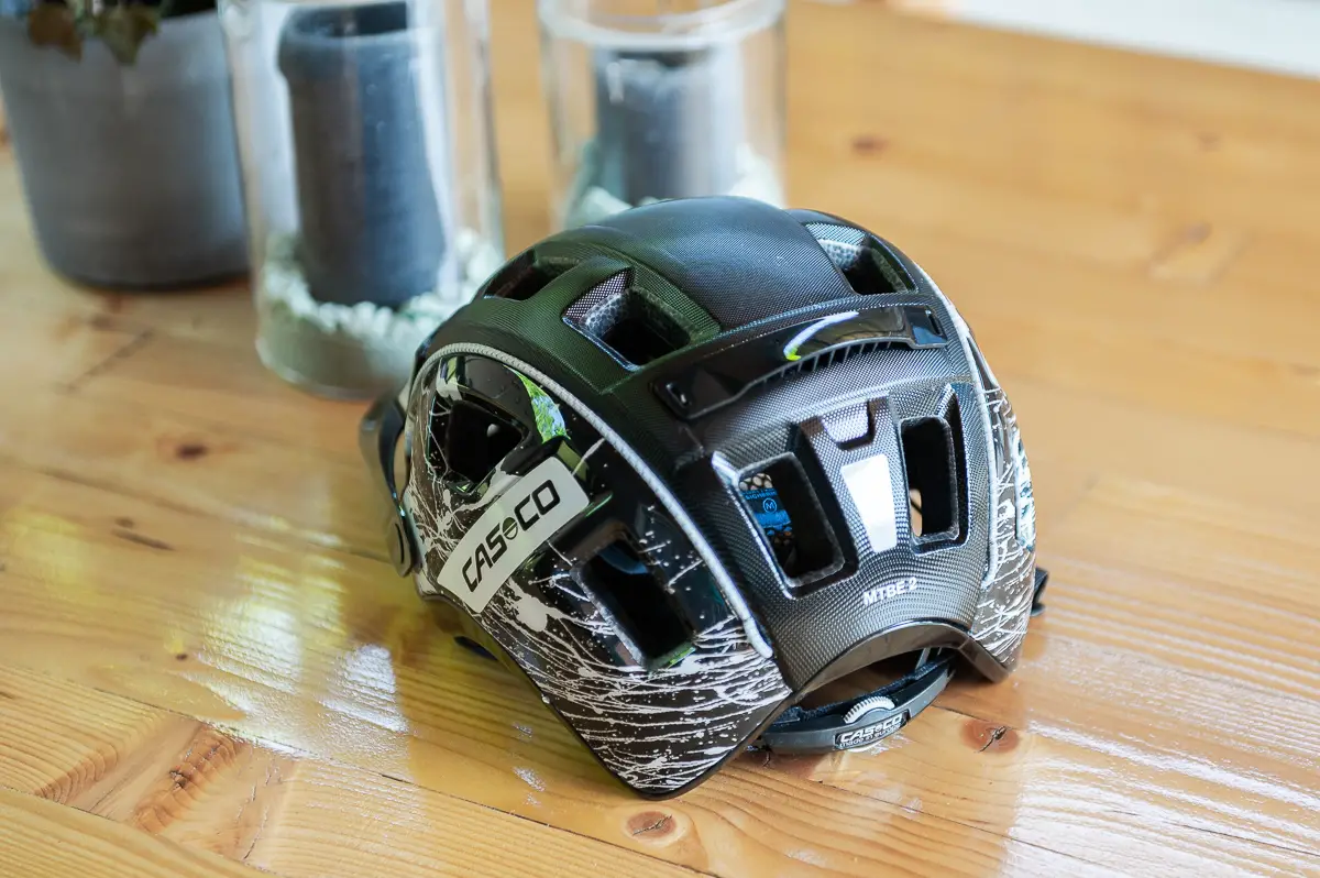 helm hinten