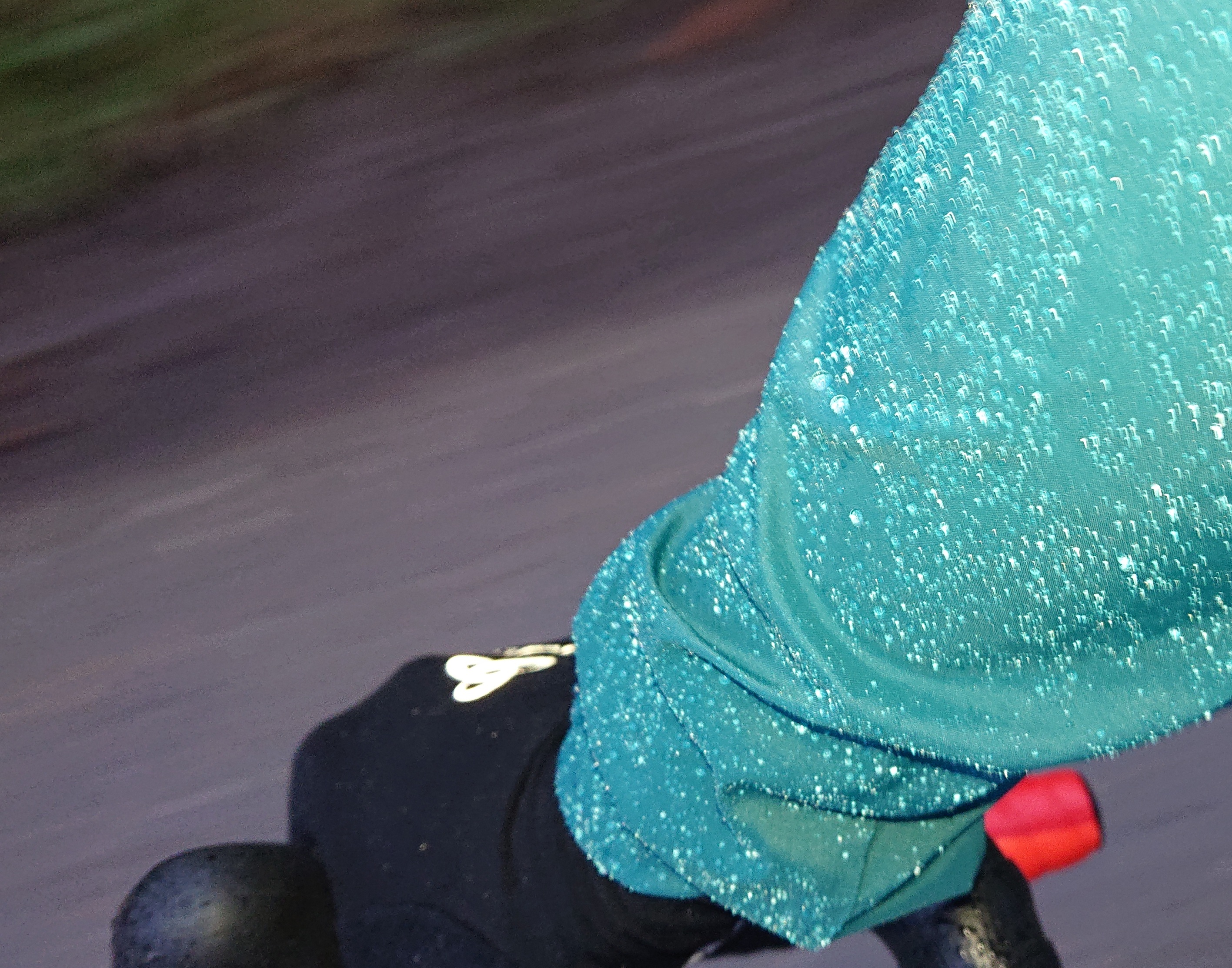 Abperlendes Wasser von der Jacke